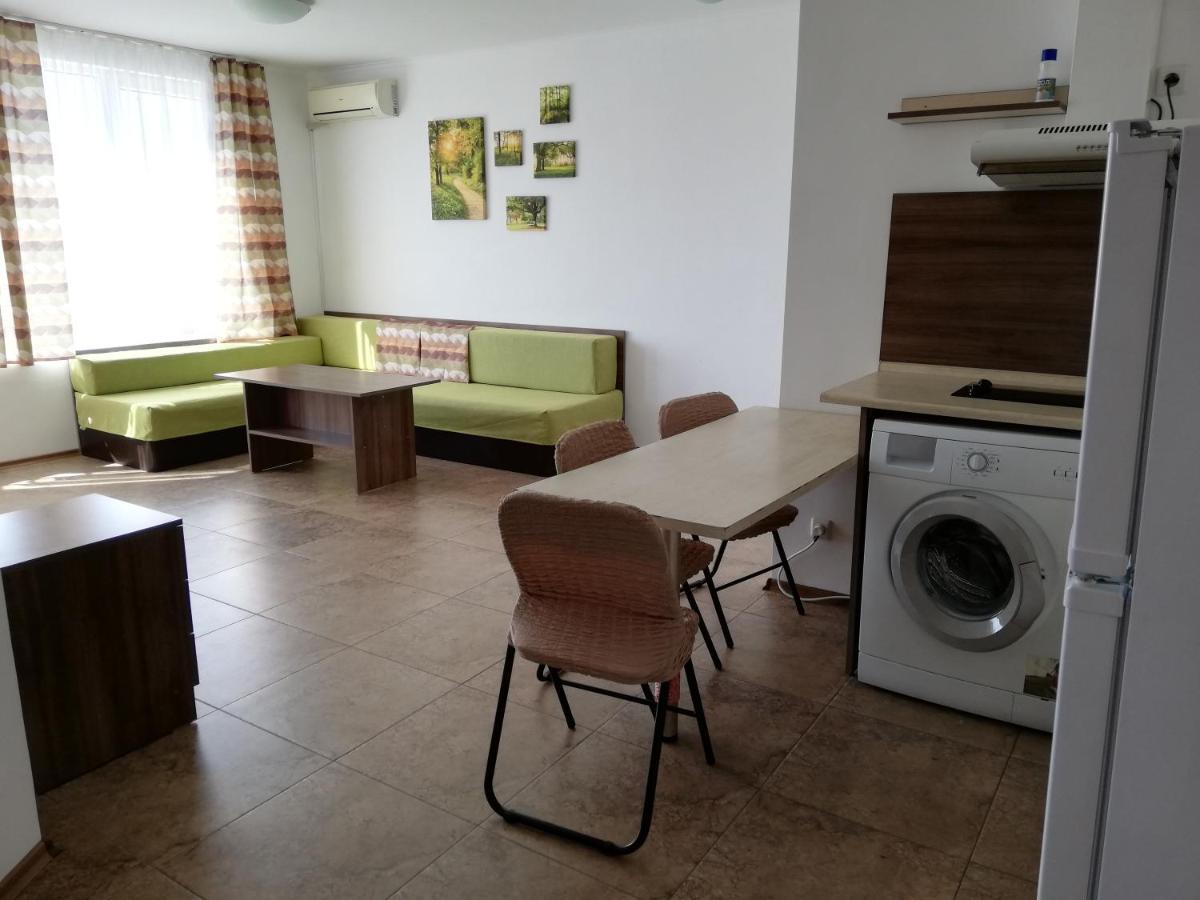 Apartamenti Zhelezovi Pomorie Exterior foto